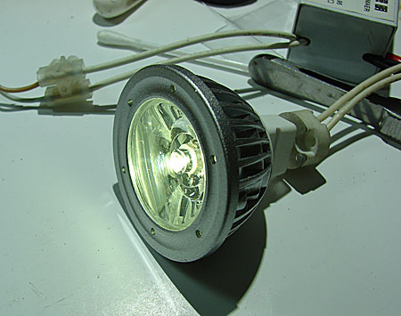 Светодиодные прожекторы для подсветки деревьев